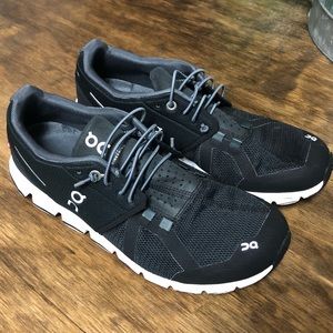 On Cloud 5 Running Shoes in a size 8